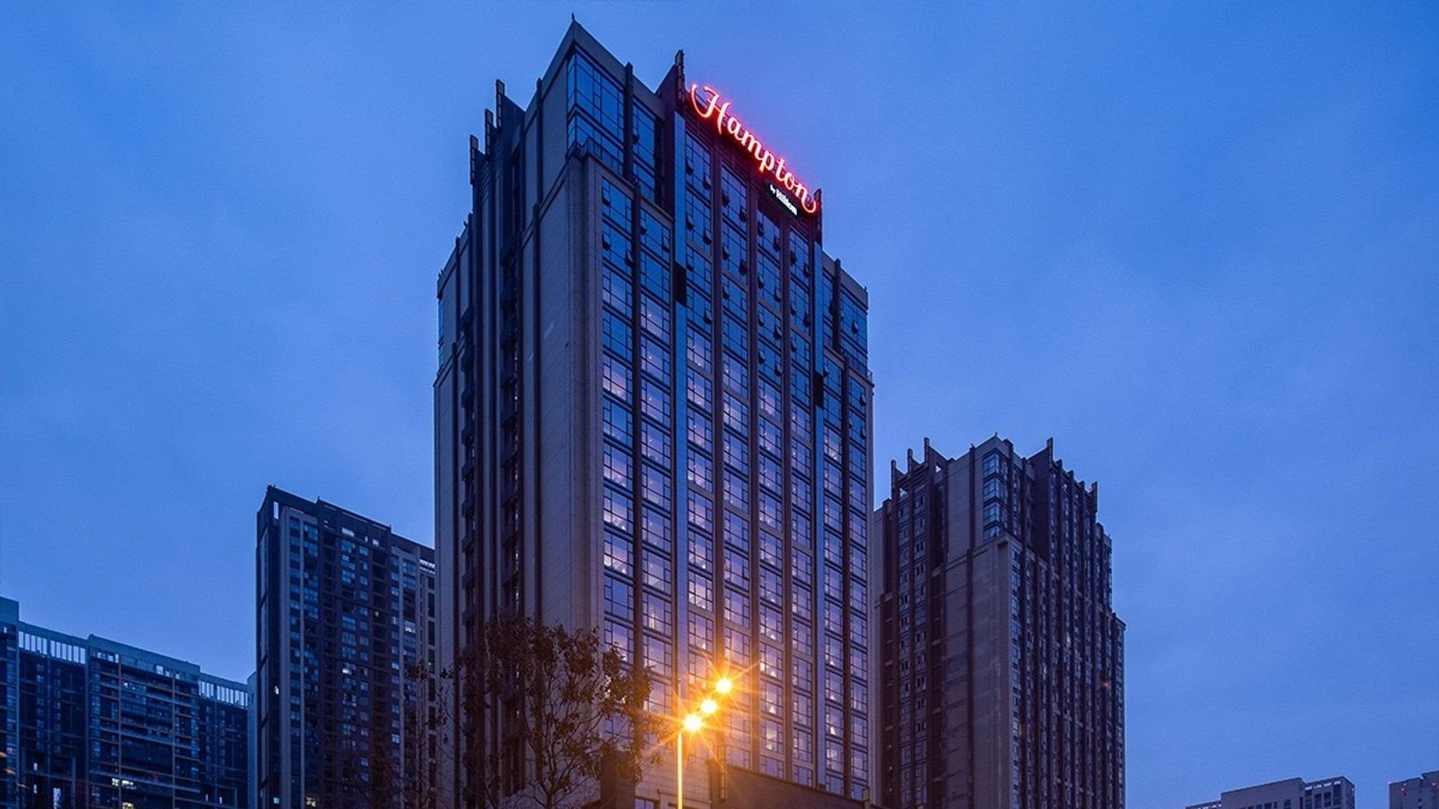 成都溫江希爾頓歡朋酒店本館塔樓外觀