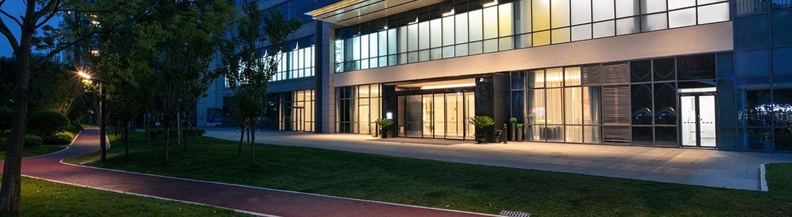 成都犀浦希爾頓歡朋酒店本館入口外觀