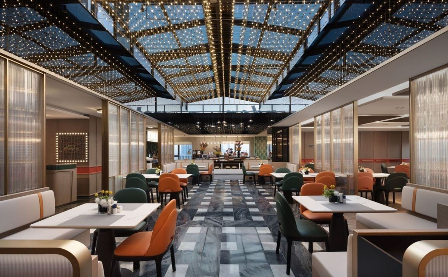 歡朋餐廳的取餐與用餐空間