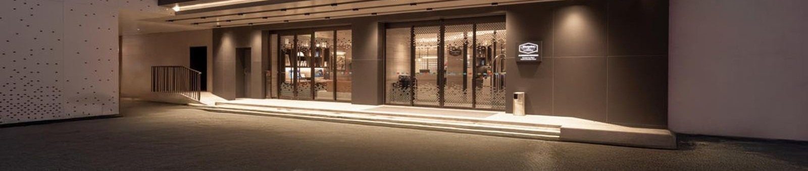 蘇州觀前街希爾頓歡朋酒店夜間入口外觀