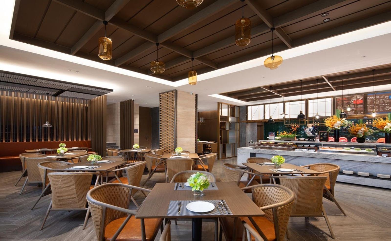 餐廳的用餐座位與取餐區
