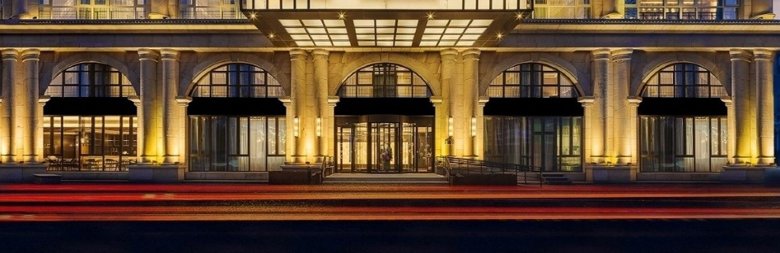 北京國貿希爾頓花園酒店本館入口門廊及門前空間