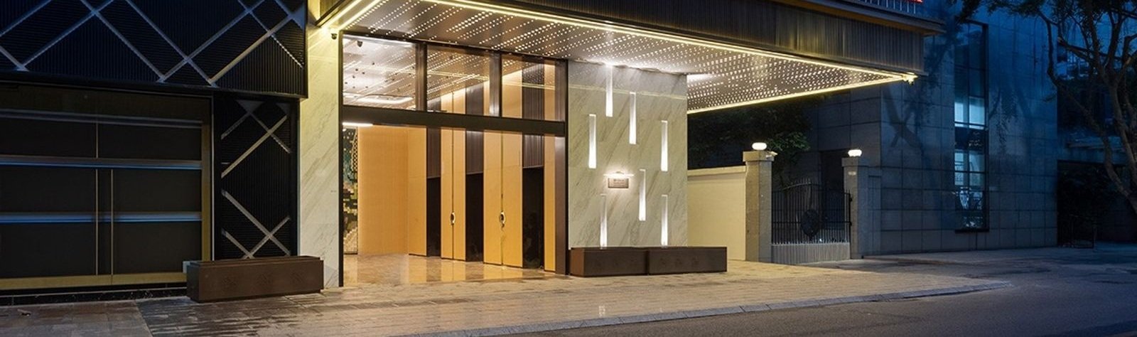 成都春熙路中心希爾頓花園酒店本館入口外觀