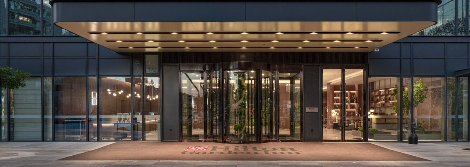 杭州大運河希爾頓花園酒店本館入口外觀