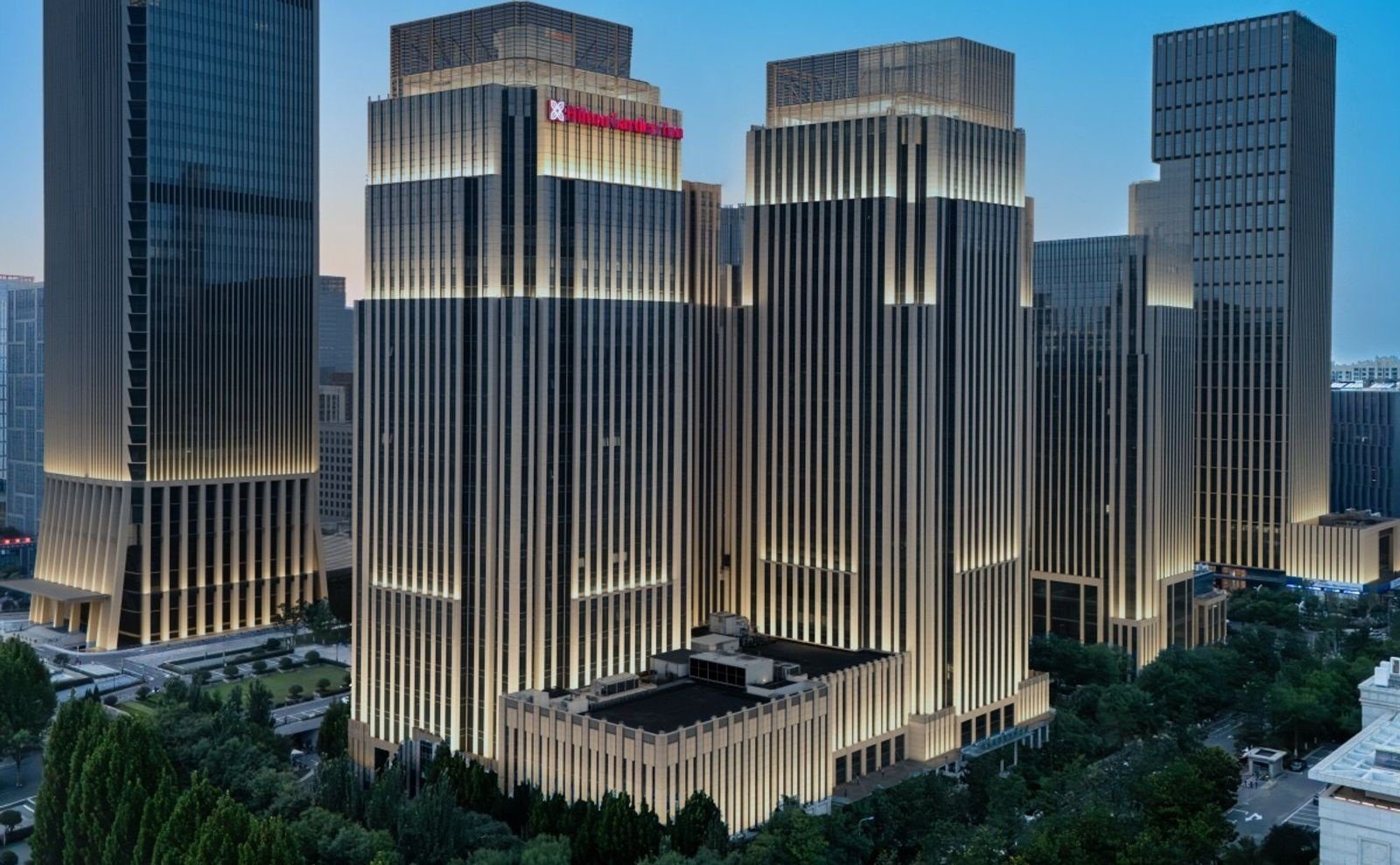 濟南奧體中心希爾頓花園酒店所在黃金時代廣場高樓群
