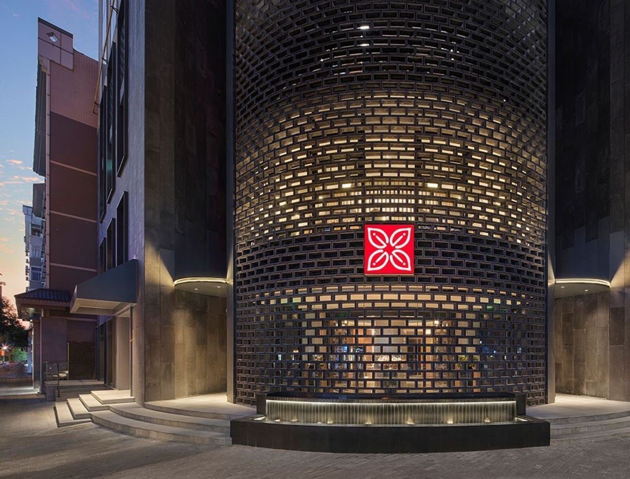 西安鐘樓希爾頓花園酒店入口外觀與品牌標誌