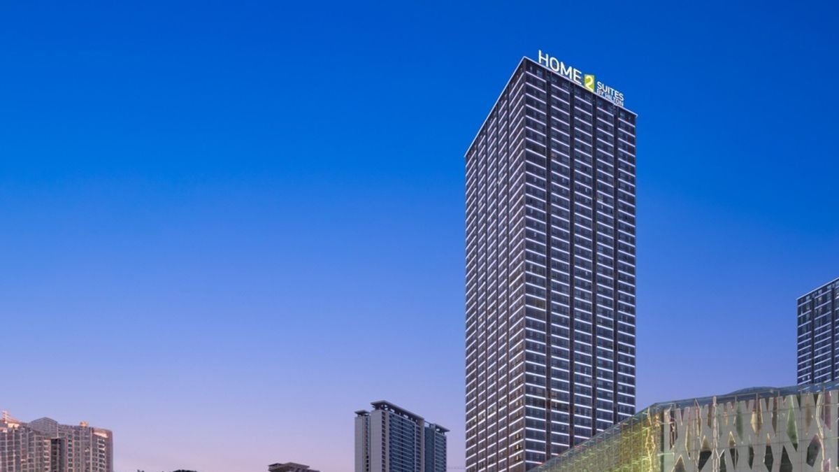 貴陽南明甲秀希爾頓惠庭酒店本館塔樓外觀