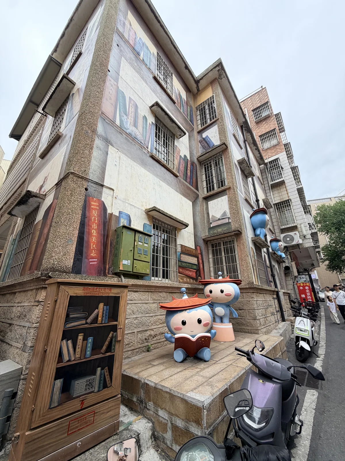 集美大社街角的地方文化牆面與閱讀造型裝置