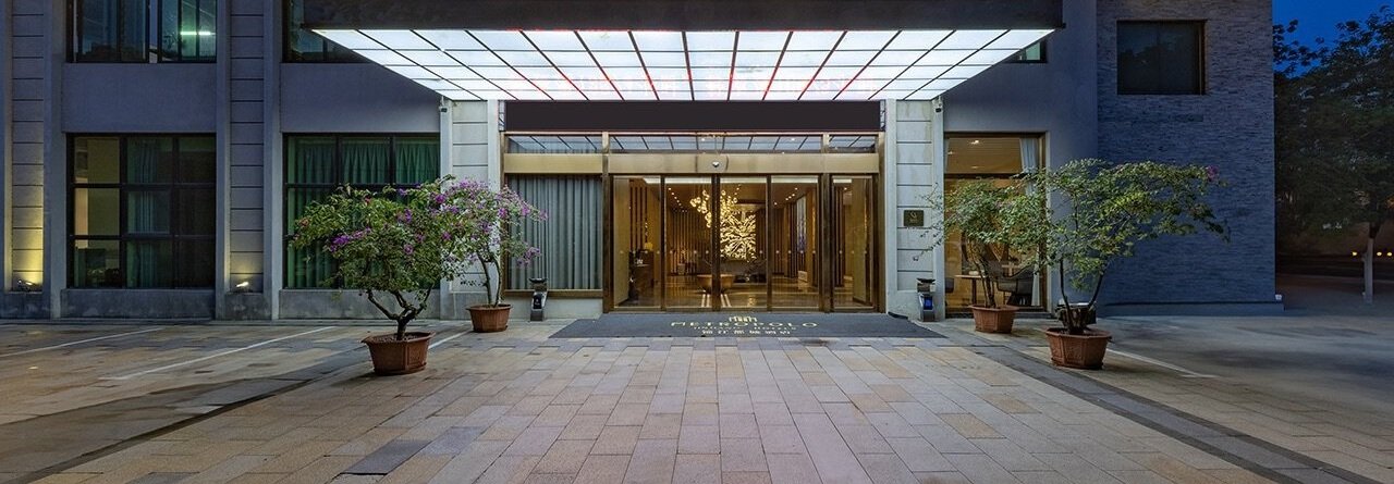 瓊海銀河路錦江都城酒店主入口玻璃門與雨棚