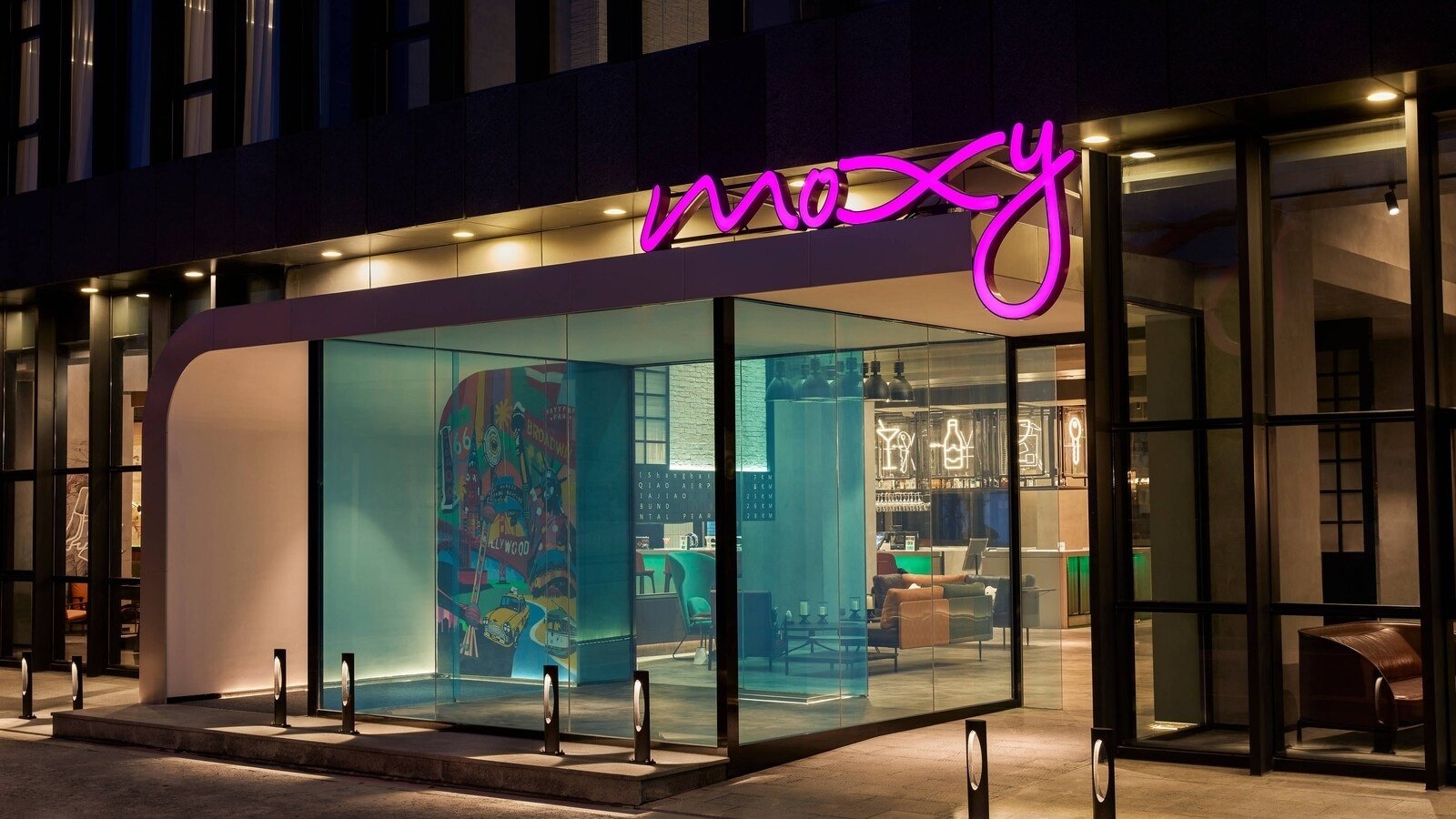 上海虹橋國家會展中心 Moxy 酒店玻璃主入口