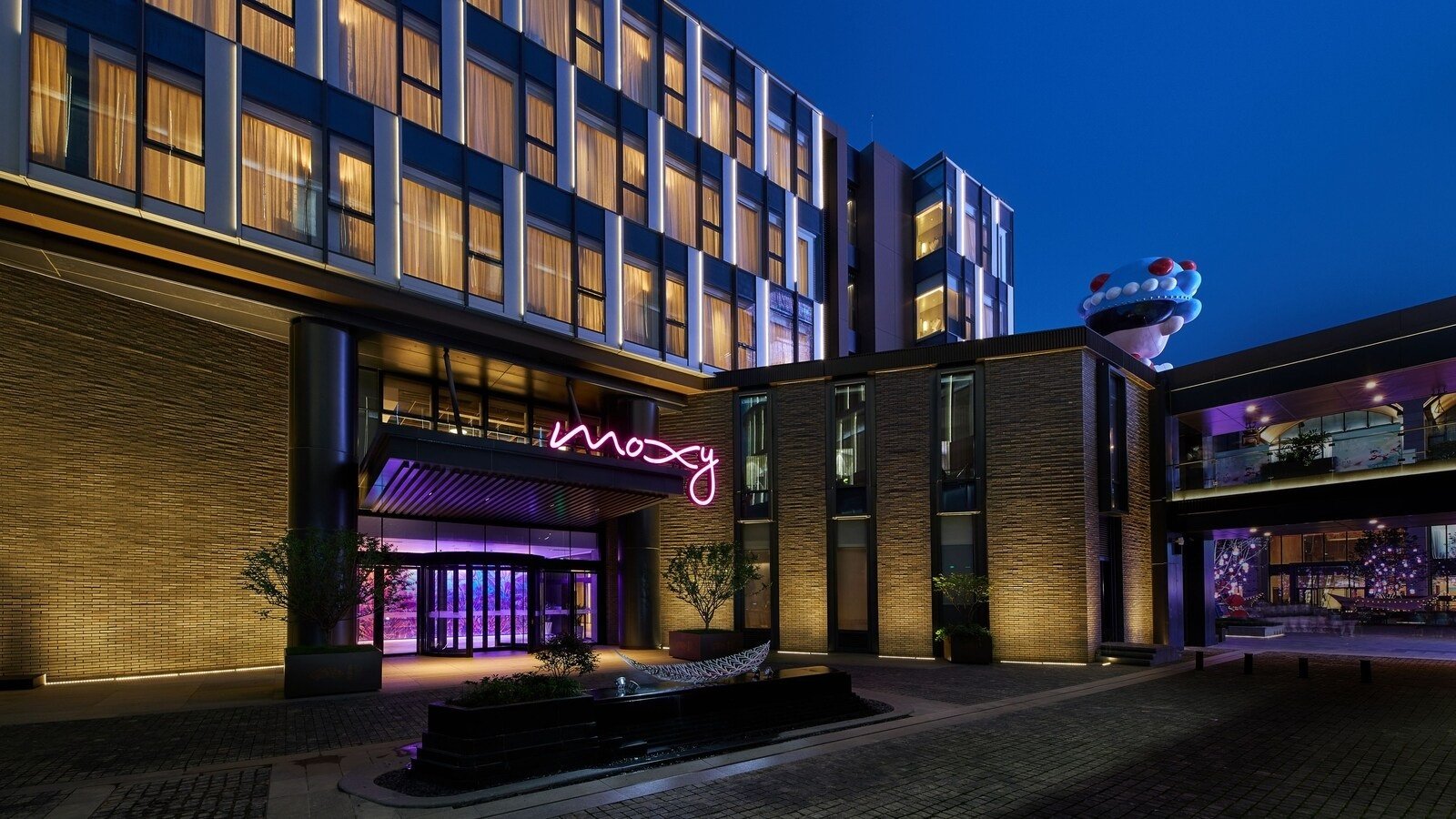 西安城市中心 Moxy 酒店主入口與雨棚