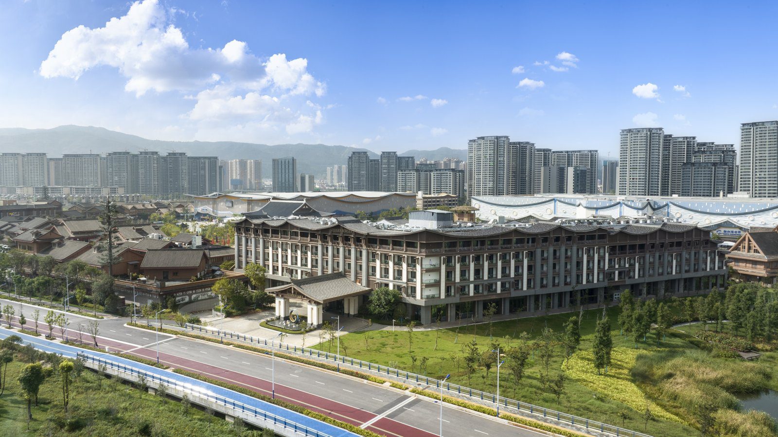 昆明融創施柏閣酒店建築外觀與周邊園區