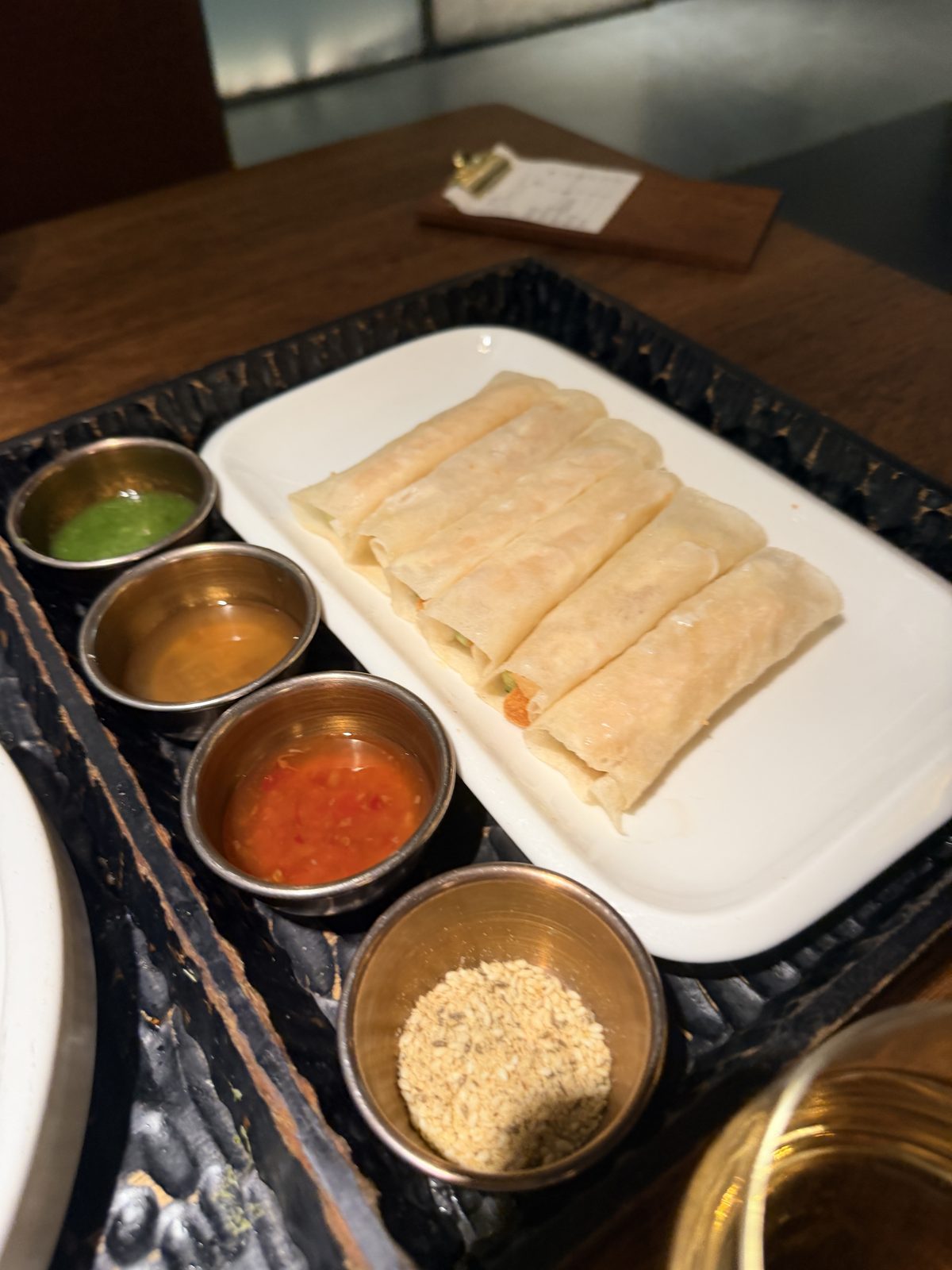 汉烟火套餐裡的春捲與四種沾醬