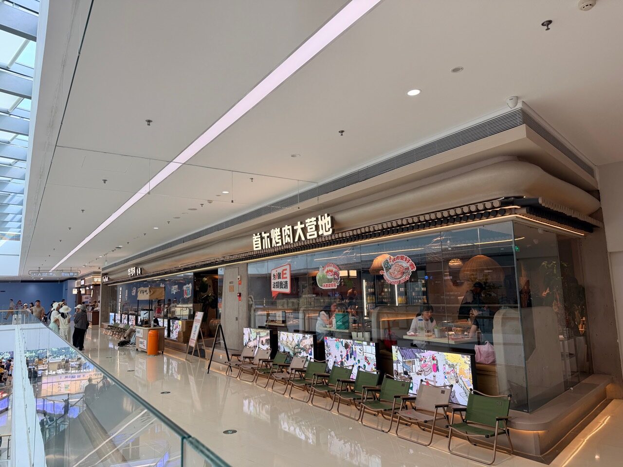 廈門SM商場首爾烤肉大營地餐廳門面與候位座椅