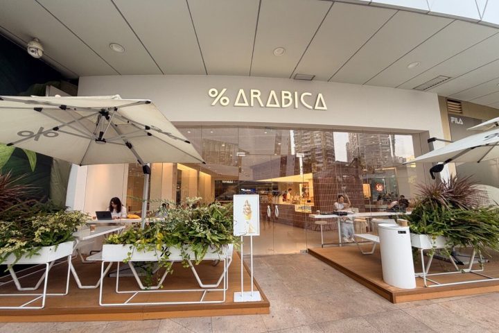 廈門 SM 廣場 % Arabica 咖啡廳｜二期位置、紅磚吧檯與座位甜點實拍