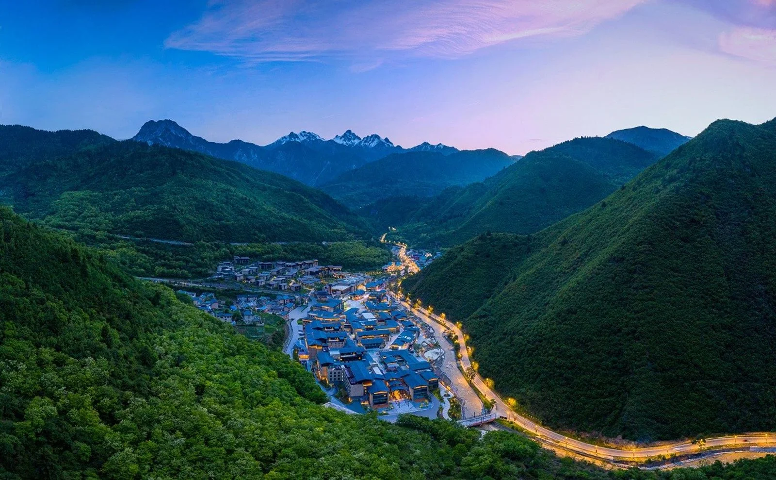 九寨綠發希爾頓花園酒店｜中查溝美麗匯商圈與高性價比雪山度假