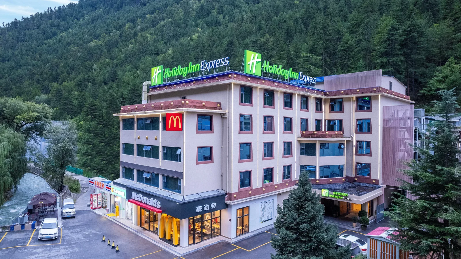 九寨溝智選假日酒店｜步行 800 公尺直達景區入口與平價高效率住宿