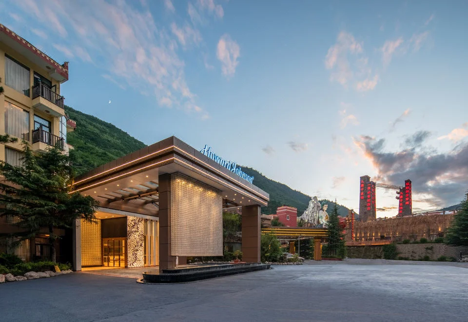 九寨溝天源豪生度假酒店豪華客房藏式壁飾與溫馨起居空間